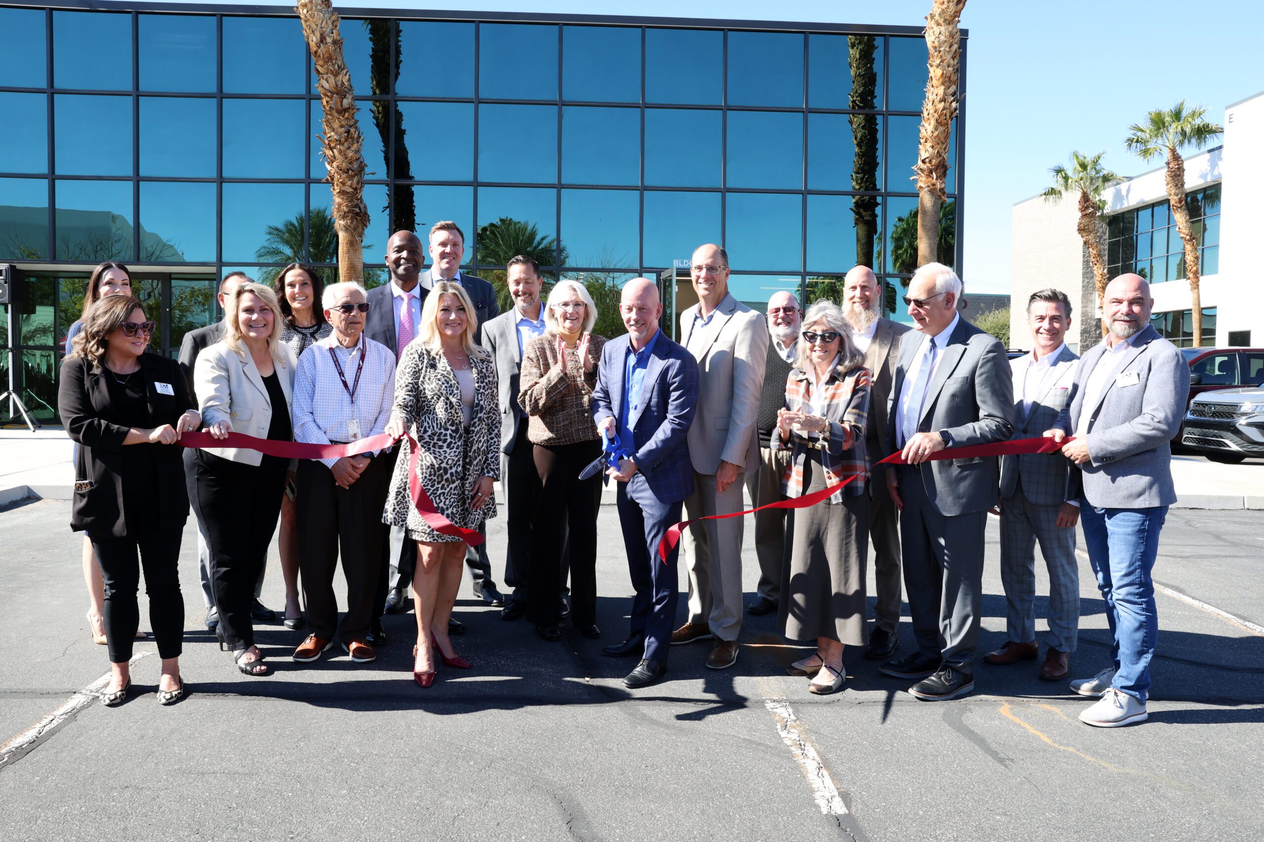 Thorne clinic ribbon cutting at roseman university